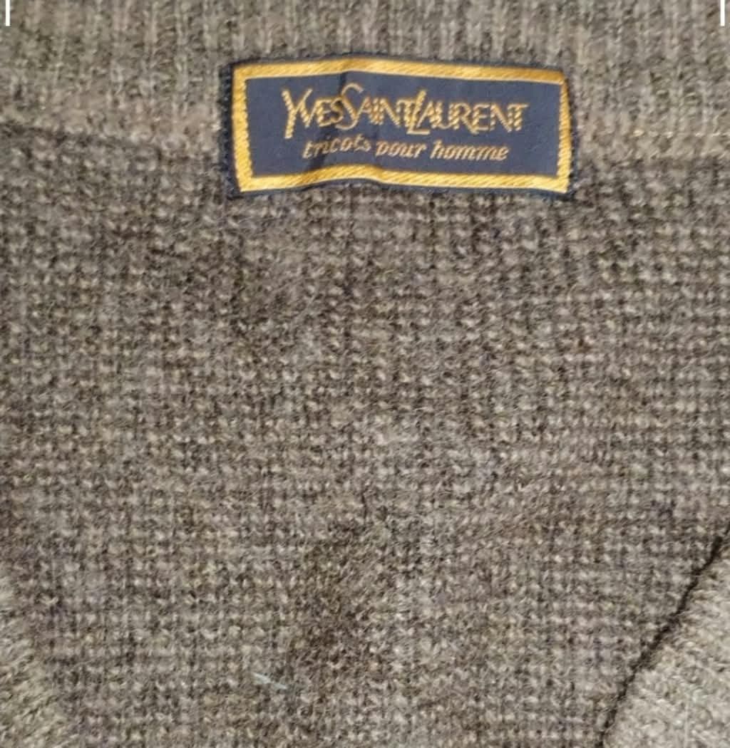 YSL V-Neck (Category: Coats, Jackets and Outerwear) located in Baguio. Submitted by baguiio_fiinds (Listing ID 1466859264, Image 3). Description: .