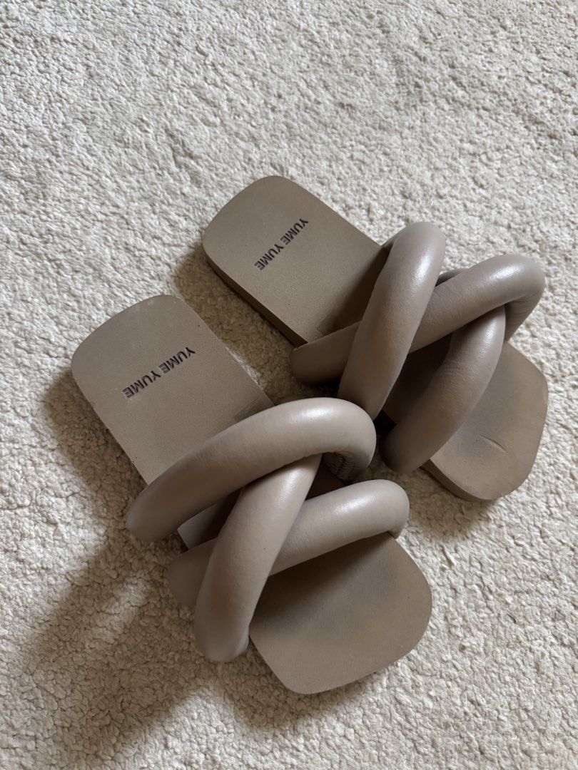 Yume Yume Tyre Slide (Category: Slippers and slides) located in Paranaque City. Submitted by closetanghelita (Listing ID 1466859122, Image 3). Description: Bought online on their site for 7k+ Size EU38 No more box already Still in very good condition.