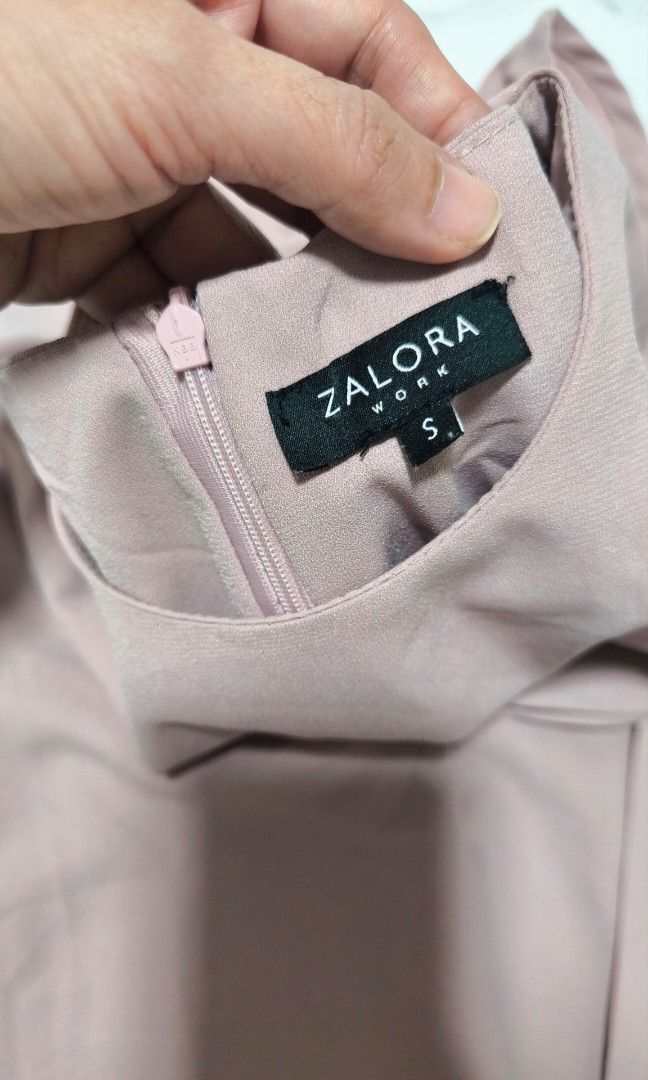 ZALORA old rose dress (Category: Dresses) located in Cavite. Submitted by csl_corner (Listing ID 1466804366, Image 2). Description: ZALORA old rose dress size S adjustable waist like new ✨.