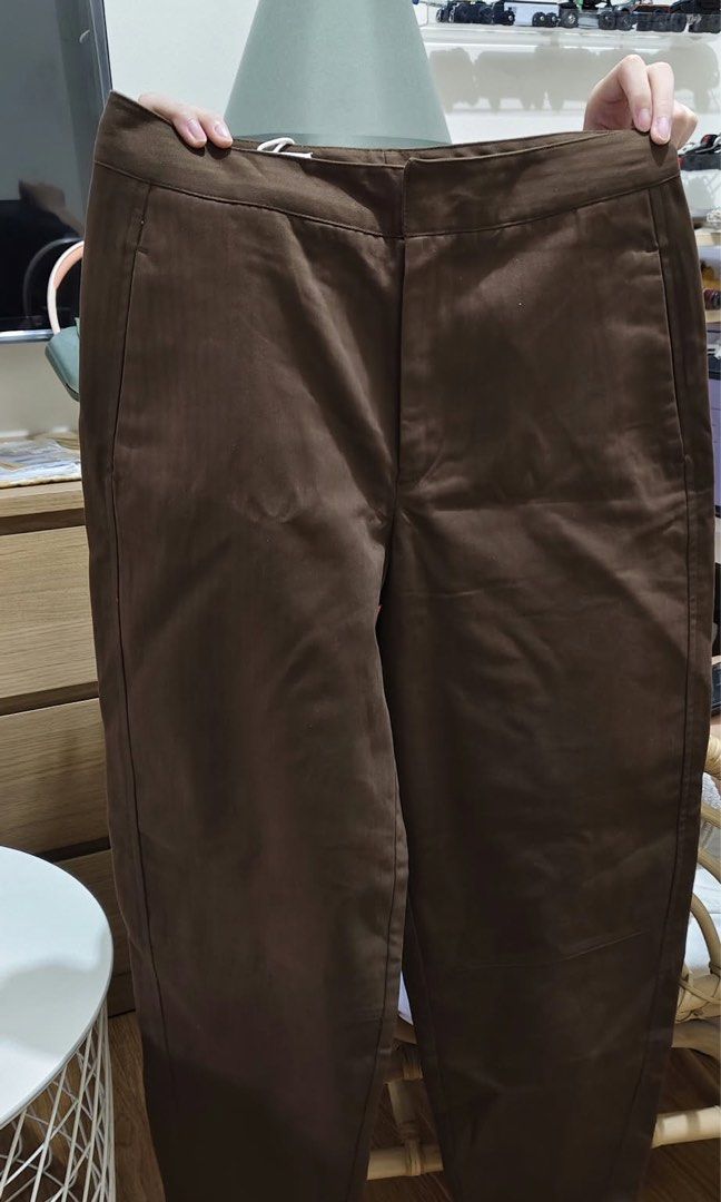 Zara barrel pants (Category: Other Bottoms) located in Quezon City. Submitted by xoxobuy (Listing ID 1466806253, Image 1). Description: Fits up to small.