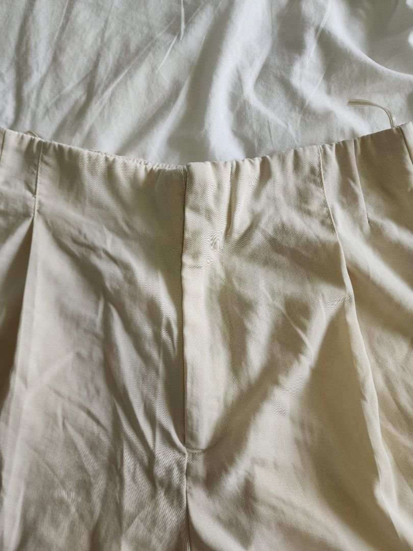 Zara Beige Tailored Shorts Size S (Category: Shorts) located in Cebu City. Submitted by groovefunknsoul (Listing ID 1466863619, Image 2). Description: - Brand: Zara - Color: Beige - Size: S (EUR S, USA S, MEX 26) - Origin: Made in Turkey - Design: Clean tailored look with front pleats and back pocket details - Style Tip: Easy to match with basic tops or blouses for a casual day out.
