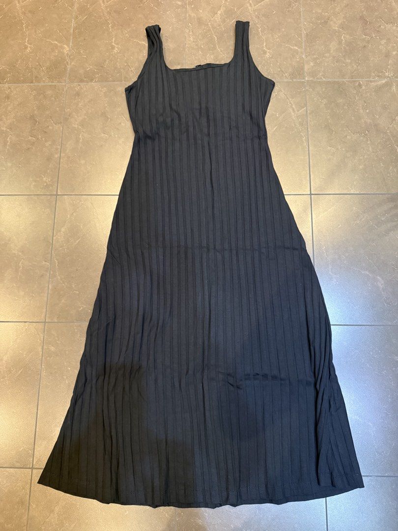 Zara black dress (Category: Dresses) located in San Juan City. Submitted by en567 (Listing ID 1466892781, Image 1). Description: .