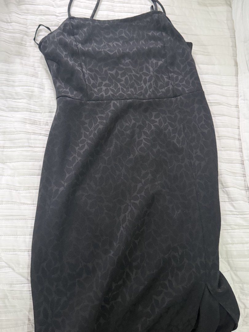 Zara Black Leaf Pattern Slip Dress Size S (Category: Dresses) located in Quezon City. Submitted by afternoonstore (Listing ID 1466841851, Image 2). Description: Black slip dress from Zara. Subtle leaf pattern stamped into the fabric. Thin spaghetti straps, square neckline. Mid-length fit, great for nights out or dinner dates. Size S, fits true to size. Made in Turkey. Clean tags intact..