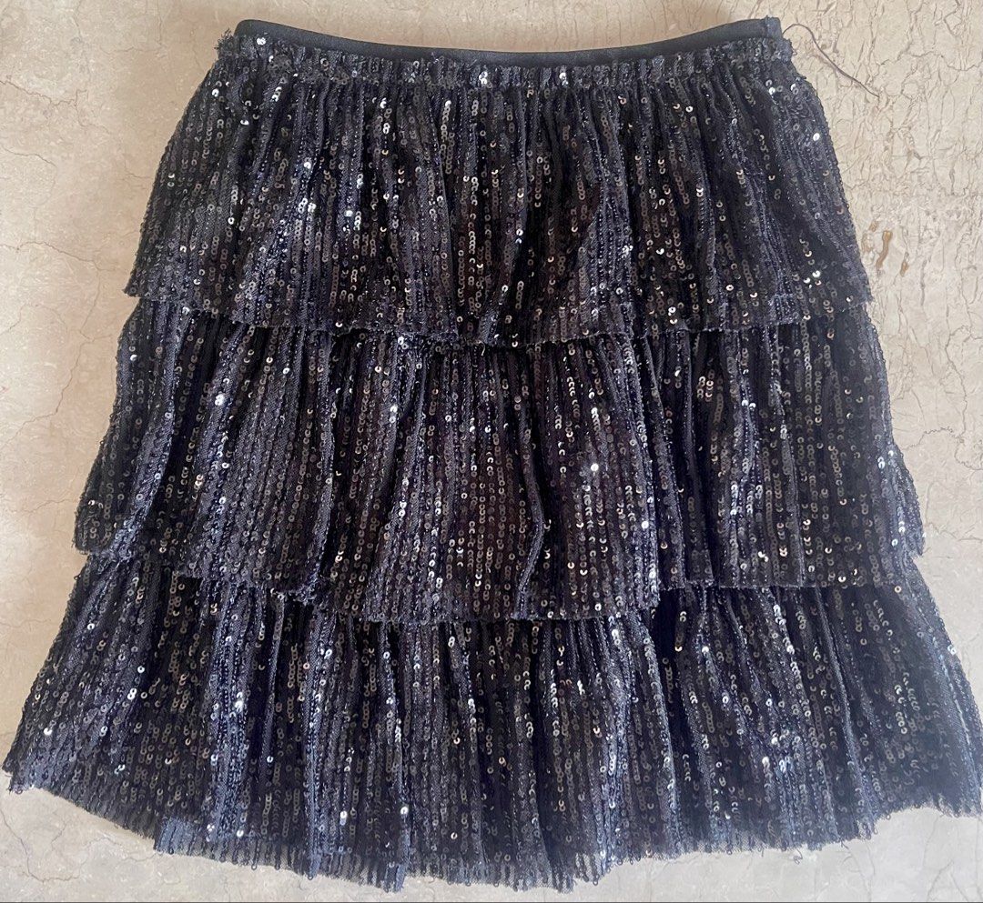 Zara Black Sequin Tiered Skirt (Category: Skirts) located in San Juan City. Submitted by rike_ramirez (Listing ID 1466868837, Image 1). Description: - Brand: Zara - Teen Size: 13-14 years / 164 cm - Color: Black with all-over small sequins - Style: Tiered skirt with layered ruffles for full volume - Waistband: Comfortable elastic slip-on style.