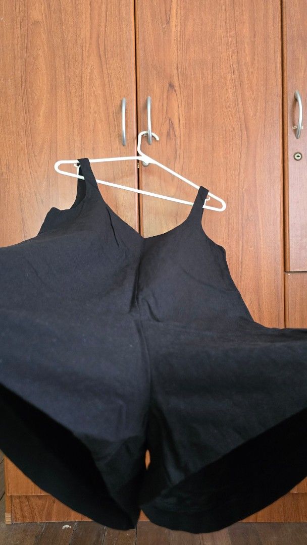 Zara Black Short Romper Jumpsuit (Category: Rompers) located in Urdaneta. Submitted by kcasi (Listing ID 1466789464, Image 3). Description: Small on tag Selling low because of flaw Black na black not faded FLAW: Yung hem natastas. Tinahi ko pero natastas ulit hehe 😅 Check photos for flaw ⚠️Not for maselan ⚠️ Measurements laid flat Armpit to armpit 16.5 inches Waist 18 inches Length 29 inches.
