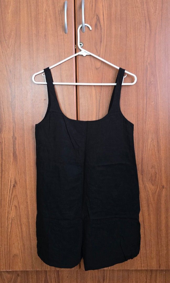 Zara Black Short Romper Jumpsuit (Category: Rompers) located in Urdaneta. Submitted by kcasi (Listing ID 1466789464, Image 2). Description: Small on tag Selling low because of flaw Black na black not faded FLAW: Yung hem natastas. Tinahi ko pero natastas ulit hehe 😅 Check photos for flaw ⚠️Not for maselan ⚠️ Measurements laid flat Armpit to armpit 16.5 inches Waist 18 inches Length 29 inches.
