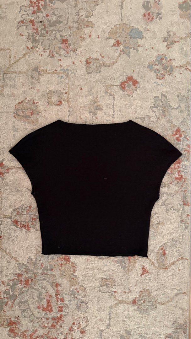Zara Black Top Size S (Category: Sleeveless) located in Quezon City. Submitted by morgan_rysblk (Listing ID 1466788056, Image 2). Description: - Brand: Zara - Not used.