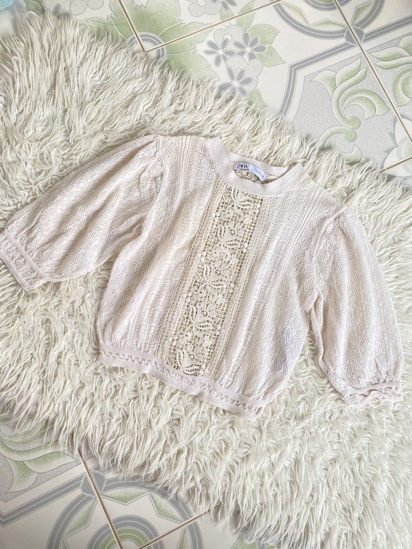 Zara Cream Knit Top with Lace Panel Size S (Category: Blouses) located in Tabaco. Submitted by camila_p (Listing ID 1466784754, Image 1). Description: - Brand: Zara - Size: S (fits true to size) - Color: Cream - Material/Style: Crochet knit with detailed center lace panel - Features: Puff sleeves with ribbed cuffs and round neckline - Origin: Made in Turkey - Condition: Great piece for layering or wearing on its own.