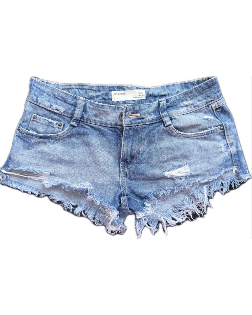 Zara denim short (Category: Shorts) located in Bacoor. Submitted by pickedbykoko (Listing ID 1466915492, Image 1). Description: Zara Brand: Z4ra Size: 29-30 inches Length: 7.5 inches Condition: Excellent 🏷 ₱149.00 Code: K01 .