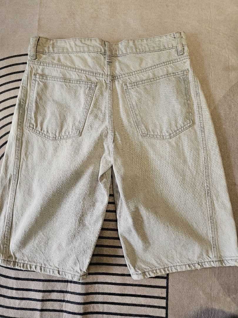 Zara Denim Shorts (Category: Shorts) located in Baguio. Submitted by kayeonlineshop (Listing ID 1466868639, Image 2). Description: Zara loose-fit denim jorts (Bermuda shorts) featuring a distinct vertical paneled panel-seam construction down the sides, a light grey wash, and raw cut or subtly stitched hems w36l18h21.