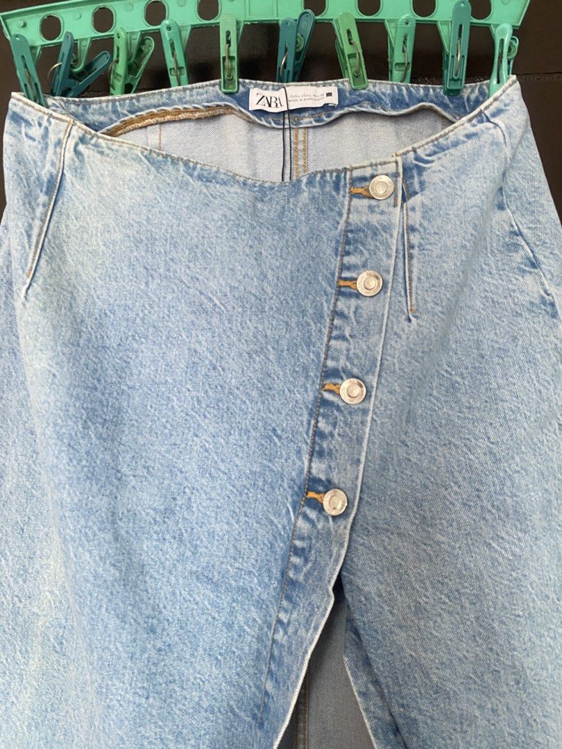 Zara denim skirt (Category: Skirts) located in Quezon City. Submitted by shopces_ (Listing ID 1466881964, Image 2). Description: Used once, like new! So so nice when worn Last price posted 📍 Cainta, Rizal 🚚 J&T / Gogo X / Lalamove.