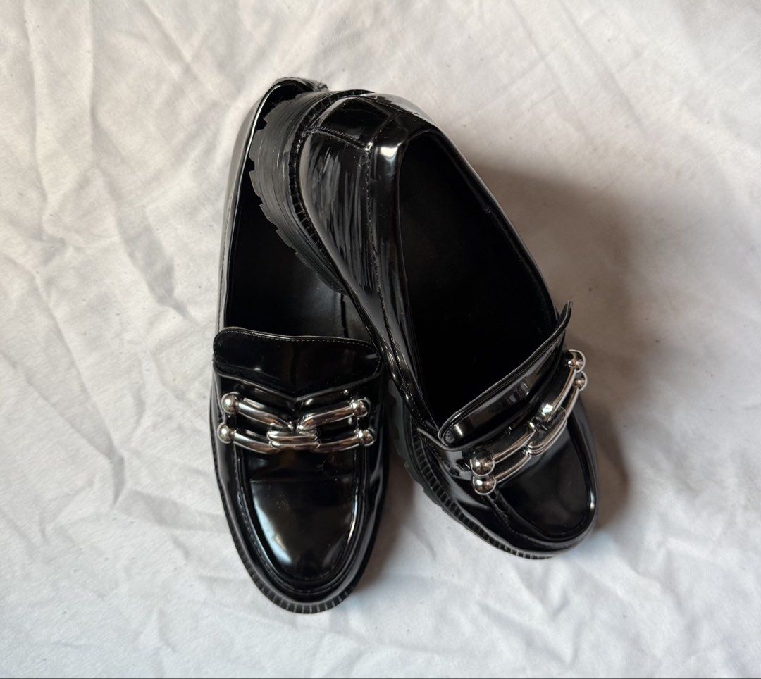 ZARA Embellished Track-Sole Loafers (Category: Loafers) located in Daet. Submitted by matchapompom (Listing ID 1466860952, Image 2). Description: Size: EU 39 (stamped inside heel) Condition: Excellent pre-loved condition, have scratches on both sides Mode of Payment: GCash, BPI, or Bank Transfer Shipping: Via J&T Express, lalamove, or grabexpress (Buyer shoulders shipping fee).