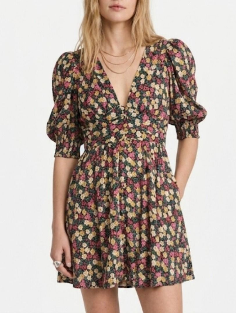 Zara Floral Dress (Category: Dresses) located in Pasig City. Submitted by closet_reframe (Listing ID 1466778552, Image 1). Description: Worn once, material drapes nicely and the details are well made. Excellent condition. bag, shoes are also for sale! S: L.