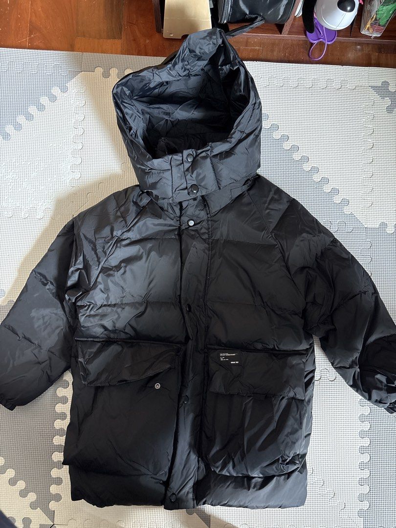 Zara Kids Puffer Jacket Size 8-9 (Category: Babies & Kids Fashion) located in Makati City. Submitted by shoplecloset (Listing ID 1466777482, Image 1). Description: - Brand/Model: Zara Team Hills W22 Urban Trip collection - Size: 8-9 years (130 cm) - Color: Classic black - Design: Thick padded with hooded collar and front button closures - Features: Convenient utility pockets on the chest - Origin: Made in Vietnam - Condition/Use: Ideal for cold w