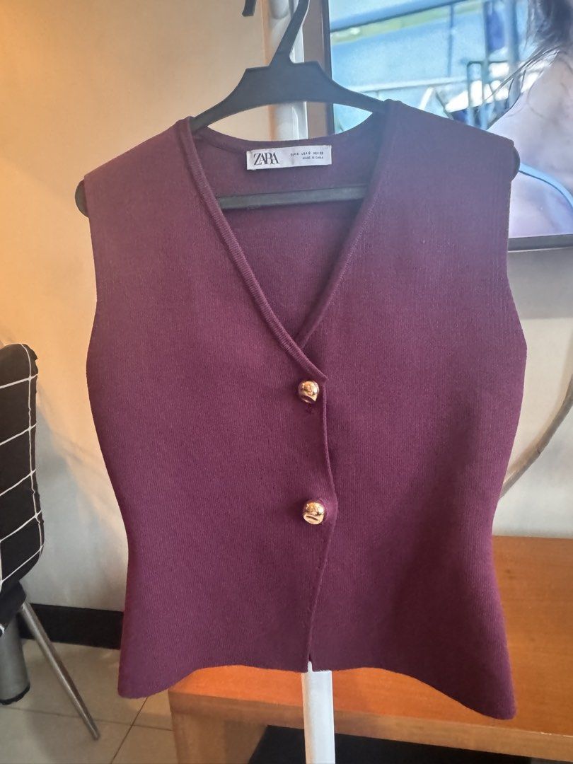 Zara knit top (Category: Sleeveless) located in Quezon City. Submitted by essief (Listing ID 1466916406, Image 3). Description: - Very nice in person - Can be worn for more formal events but can also be dressed down for casual wear ☺️ -No issues, just not using it anymore so letting go .