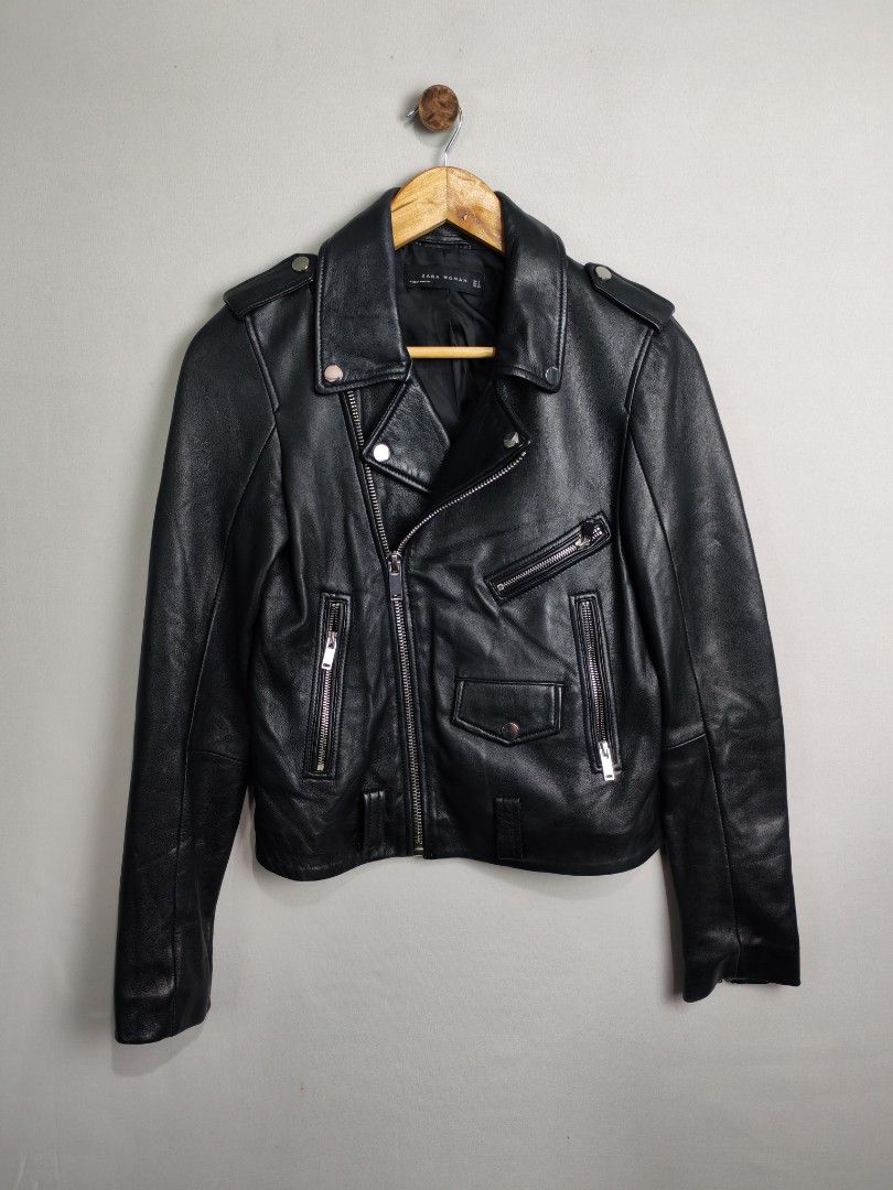 Zara Leather Biker Jacket (Category: Coats, Jackets and Outerwear) located in Baguio. Submitted by luxuryph2600_eric (Listing ID 1466778200, Image 2). Description: Zara Leather Biker Jacket 📌 Details⬇️⬇️⬇️ 📍Excellent Condition 📍Dimes 18*22 📍Color Rate 10/10 📍Size Small- Medium 💰 PRICE 2000 FREE SHIPING 📌Loc. Baguio City Shipping Via J&T Reminder : Items are Thrifted and carefully Selected from Thrift Stores/Box/Bales Photos are Provided fo