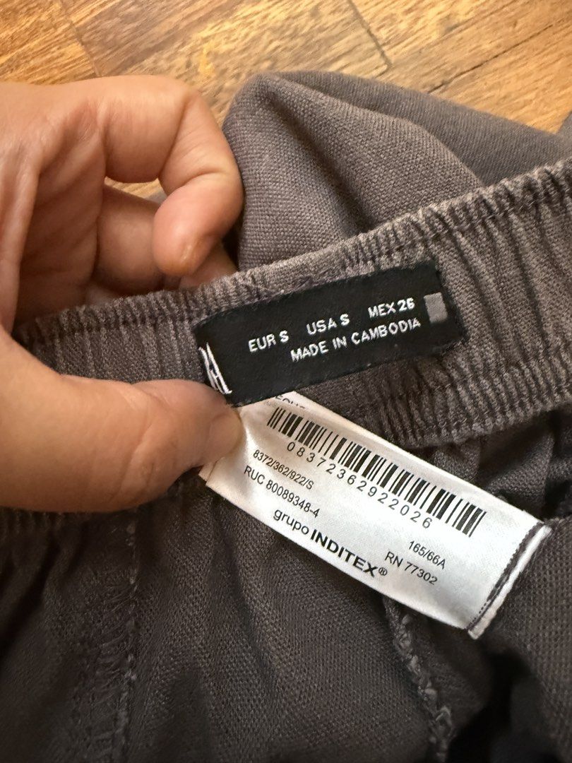 Zara Linen Dark Gray Pants (Category: Other Bottoms) located in Iloilo. Submitted by dabyladaby2 (Listing ID 1466778344, Image 2). Description: Store Bought Waist 34cm can be extended (garterized) Hips -49 cm Length- 89cm .
