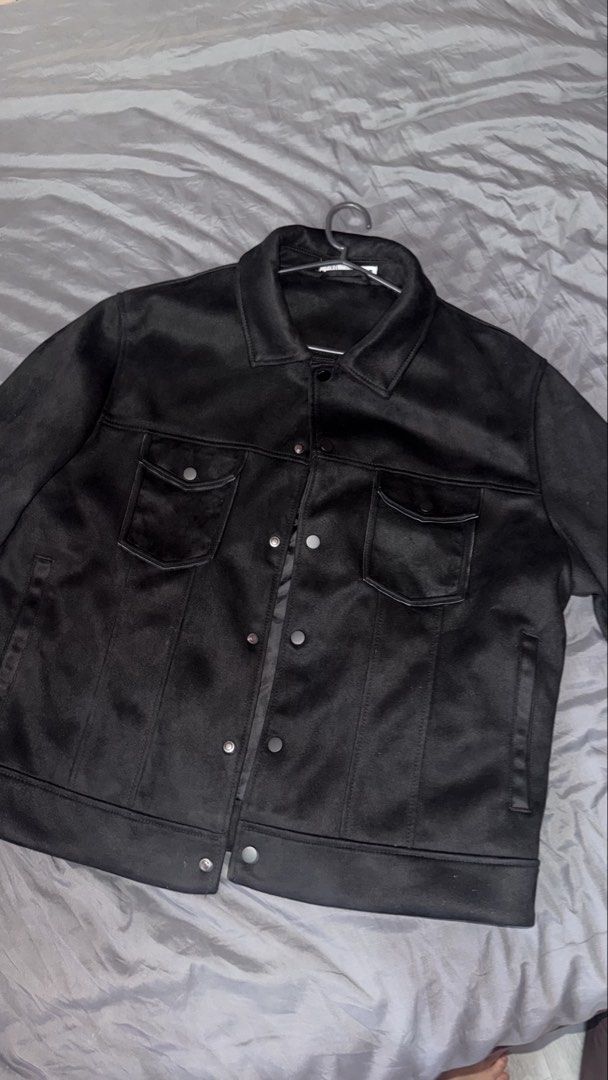 ZARA Man Black Suede Velvet Jacket (Category: Coats, Jackets and Outerwear) located in Bacoor. Submitted by supnixon (Listing ID 1466864269, Image 2). Description: Rfs: Abroad. Decluttering: Bought in Zara Man in Glorietta Makati for 5999 and now 1500 Last price posted. - Material: Black faux suede - Closure: Silver-toned front snap buttons - Pockets: Two buttoned chest pockets and side slip pockets - Details: Structured collar and clean stitchin