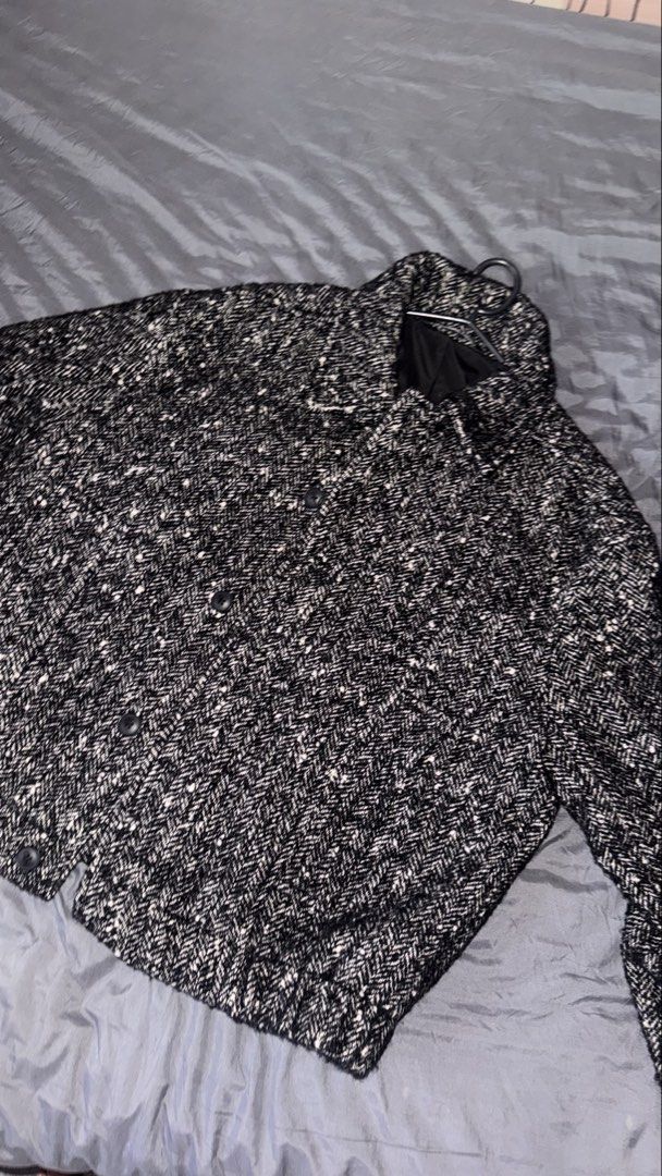 ZARA Man Tweed Herringbone Jacket XL (Category: Coats, Jackets and Outerwear) located in Bacoor. Submitted by supnixon (Listing ID 1466863358, Image 1). Description: Decluttering: Zara Man Jacket bought in Zara Glorietta for 6999 but Last price is 1500. - Style: Black & white herringbone tweed jacket - Fit: Cropped and tailored with clean pattern matching - Details: Classic collar neckline, black front buttons - Interior: Fully lined with black f