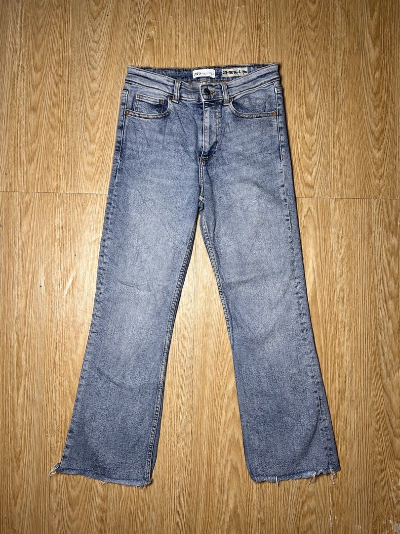 ZARA •Medium wash blue denim jeans (Category: Jeans) located in Tagum. Submitted by sammiecats (Listing ID 1466834617, Image 1). Description: ‼️ZARA • Medium wash blue denim jeans • High-rise waist • Stretchable • Waist 27-28 | Length 37 MINE - 499.