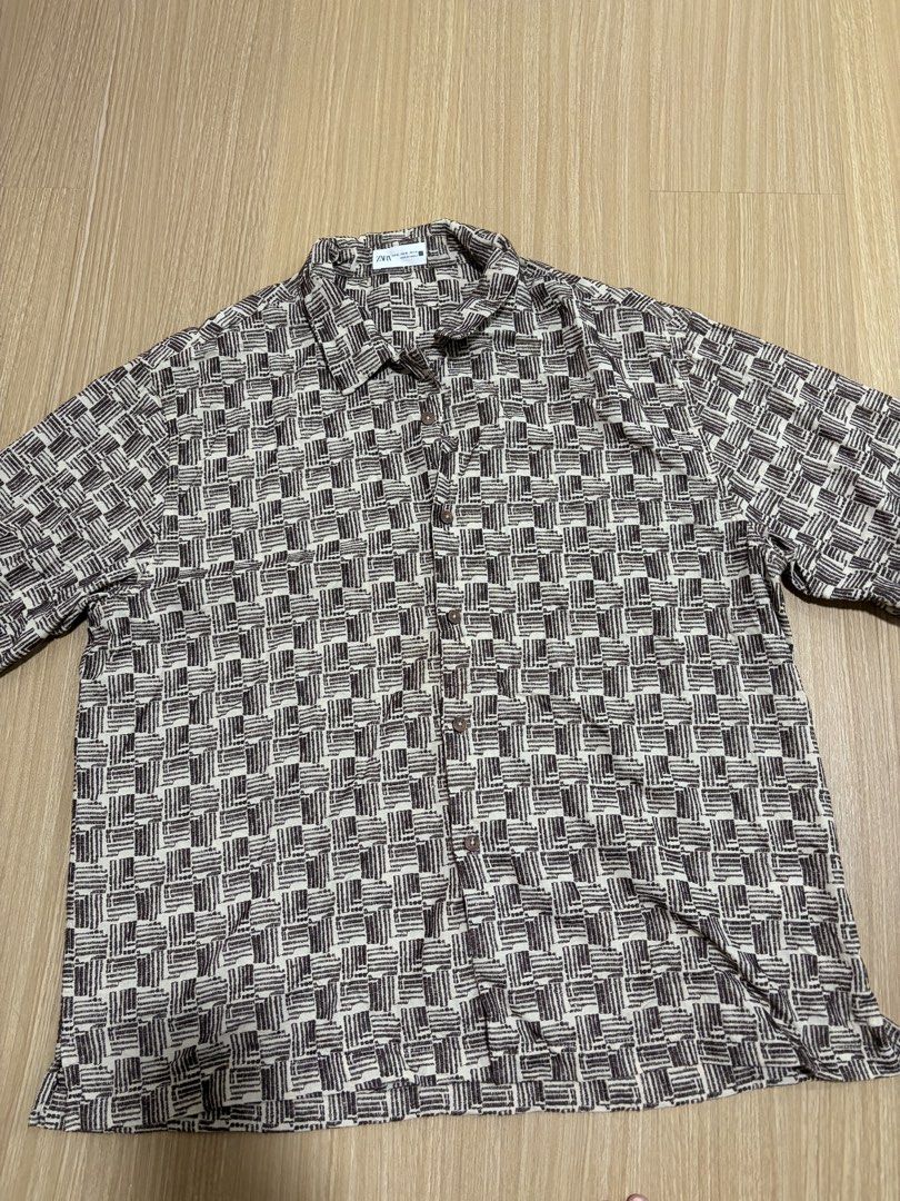 Zara Men Printed Short Sleeve Button-Down Shirt XL (Category: Tshirts & Polo Shirts ) located in Makati City. Submitted by citysunset (Listing ID 1466858604, Image 3). Description: - Brand: Zara - Style: Short sleeve button-down shirt with regular collar - Pattern: Brown and cream all-over geometric design - Size: EUR XL / USA XL / MEX 44 - Origin: Made in Turkey - Condition: Clean fabric, perfect casual wear for warm weather.