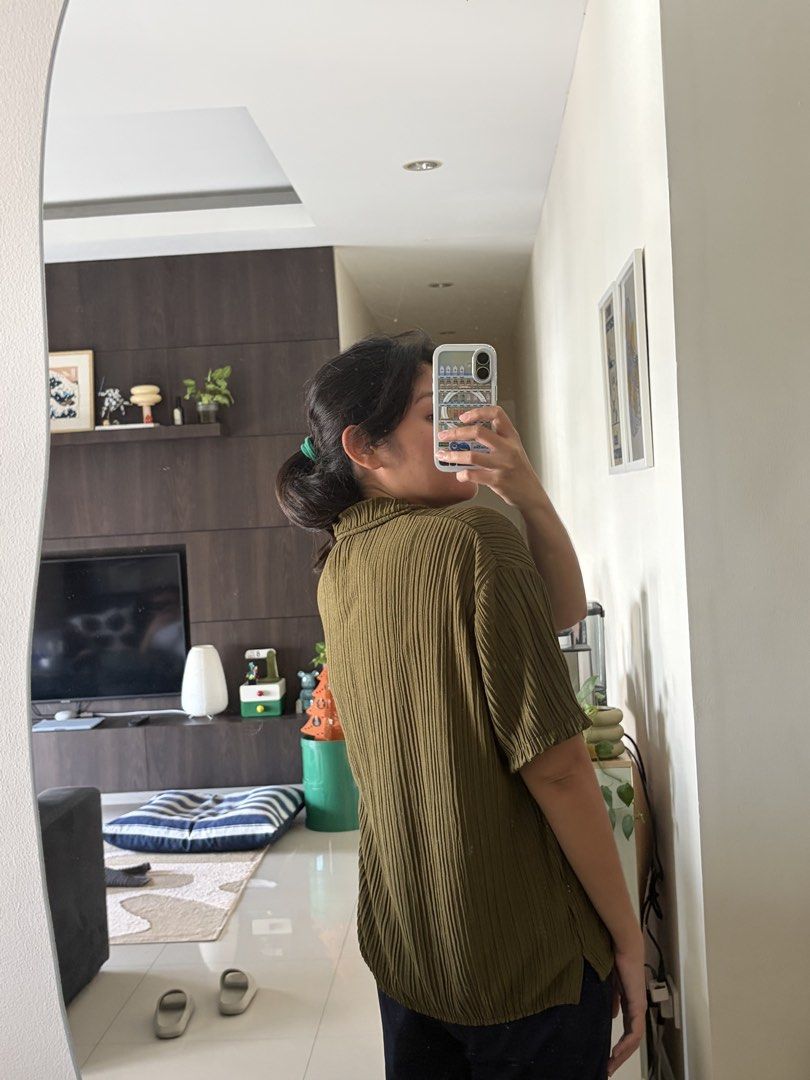 Zara Olive Green Button Up (Category: Shirts) located in Manila. Submitted by preloved.rlb (Listing ID 1466793732, Image 2). Description: .