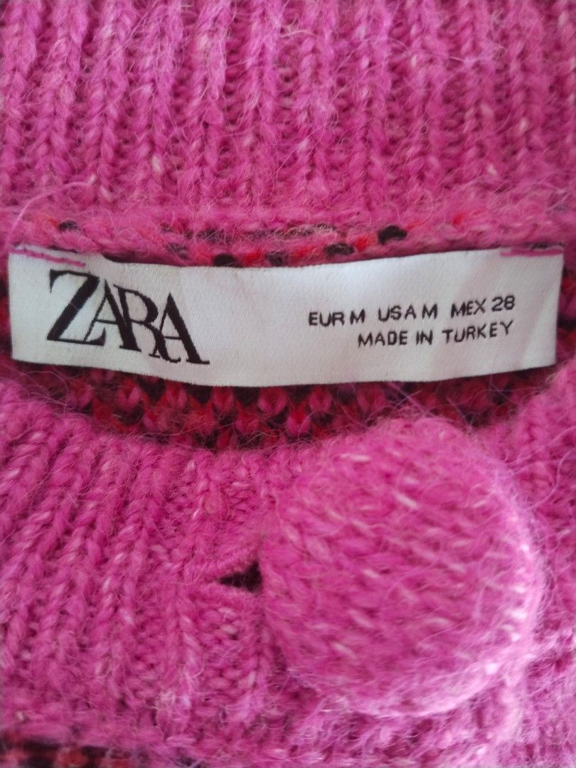 Zara Pink Patterned Knit Cardigan — Size M (Category: Coats, Jackets and Outerwear) located in Mabalacat. Submitted by al_amin_thrift (Listing ID 1466864386, Image 2). Description: Zara Pink Patterned Knit Cardigan — Size M ✔️ Authentic Zara — Made in Turkey ✔️ Vibrant pink knit with retro floral/abstract pattern ✔️ Soft fuzzy knit fabric — cozy & warm ✔️ Round neck with large matching buttons ✔️ Long sleeves with solid pink cuffs ✔️ Cropped, rel