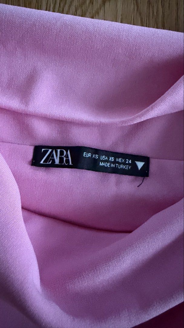 Zara Pink Top Size XS (Category: Sleeveless) located in Quezon City. Submitted by morgan_rysblk (Listing ID 1466785156, Image 3). Description: - Brand: Zara - Color: Bright Pink - Size: XS - Condition: Worn once.