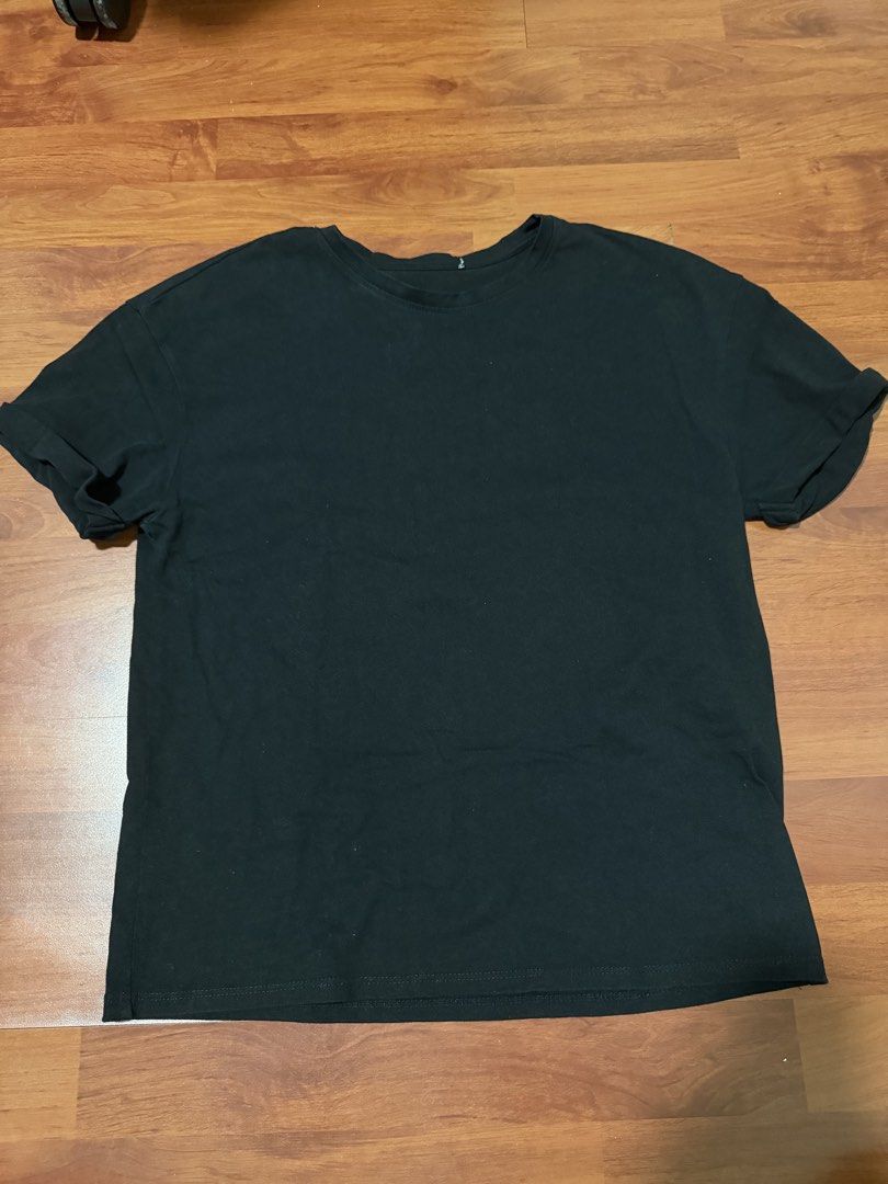 Zara Plain Black Shirt (Category: Shirts) located in Marikina City. Submitted by bingaling04 (Listing ID 1466929668, Image 1). Description: .