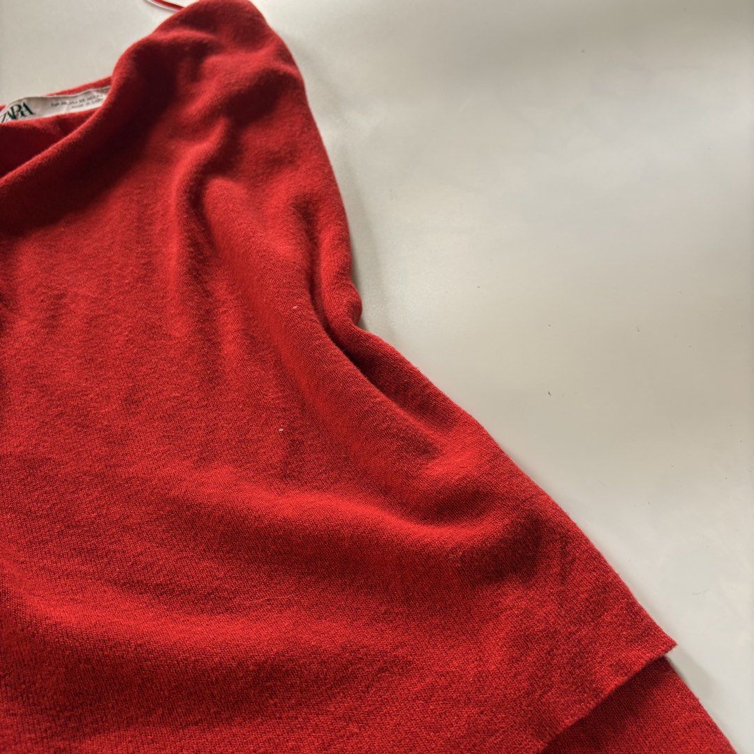 Zara red tube top (Category: Sleeveless) located in Quezon City. Submitted by kaelian_couture (Listing ID 1466829564, Image 3). Description: .
