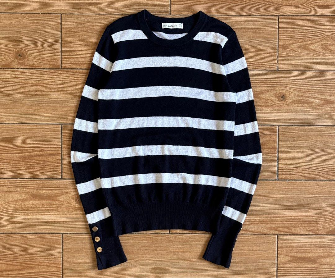 ZARA STIPPED LONGSLEEVE (Category: Coats, Jackets and Outerwear) located in Baras. Submitted by jnc__apparel (Listing ID 1466895620, Image 1). Description: 🏷️ ZARA STIPPED LONGSLEEVE 📌 Dimes: 23.5L x 16.5W 📌 Size: Small on tag for womens 📌 Condition: Excellent 📌 Color rate: 9.5/10 📌 Issue: None ✅ Washed and ready to wear.