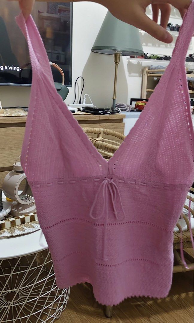 Zara top (Category: Sleeveless) located in Quezon City. Submitted by xoxobuy (Listing ID 1466807108, Image 1). Description: .