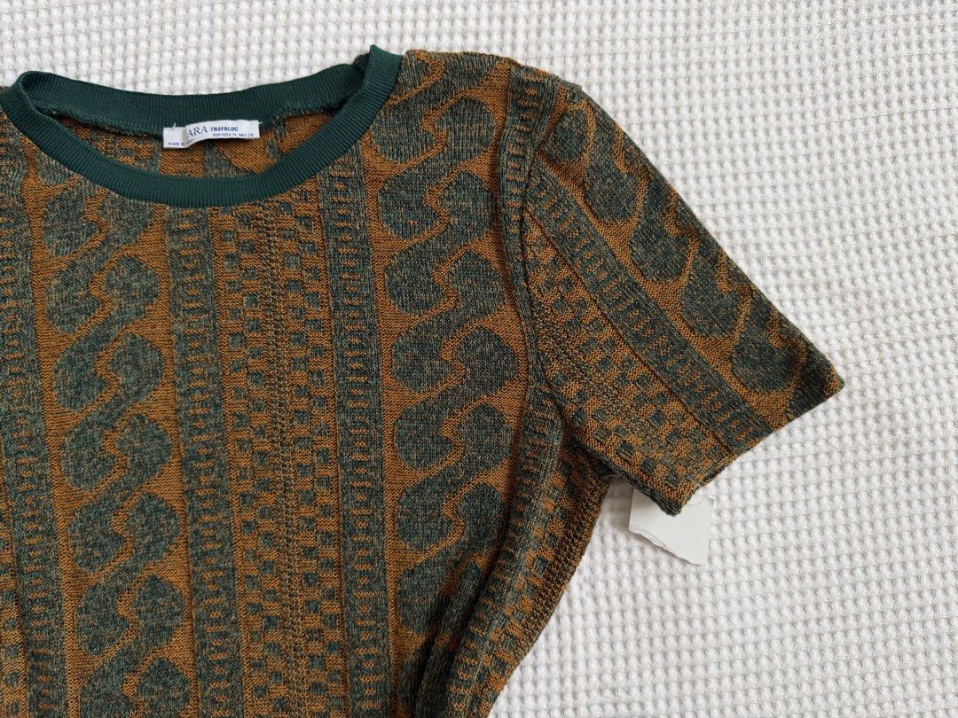 Zara Trafaluc Patterned Knit Short Sleeve Top (Category: Blouses) located in Baguio. Submitted by blnxxx (Listing ID 1466965482, Image 3). Description: M on tag Brand new.