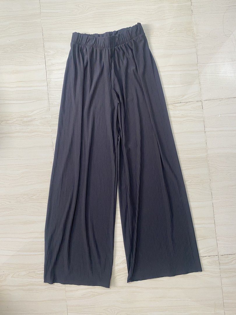 Zara trousers (Category: Other Bottoms) located in Quezon City. Submitted by shopces_ (Listing ID 1466882724, Image 3). Description: So comfy when worn Lightly used Size small 📍Cainta, Rizal 🚚 J&T / Gogo X / Lalamove Last price posted.