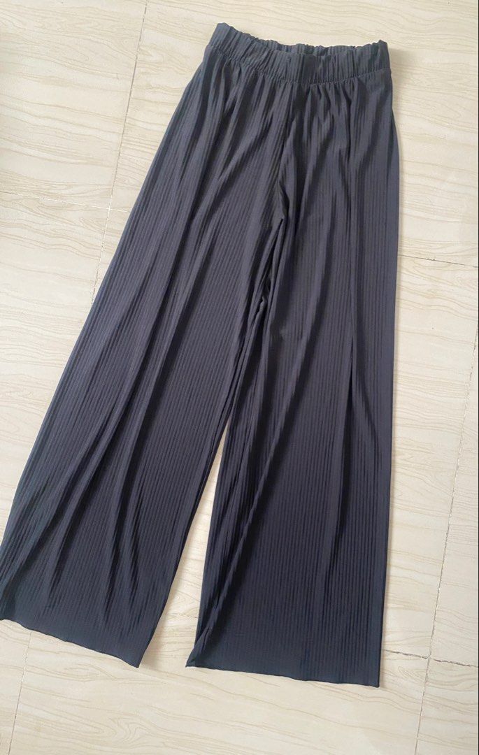 Zara trousers (Category: Other Bottoms) located in Quezon City. Submitted by shopces_ (Listing ID 1466882724, Image 2). Description: So comfy when worn Lightly used Size small 📍Cainta, Rizal 🚚 J&T / Gogo X / Lalamove Last price posted.