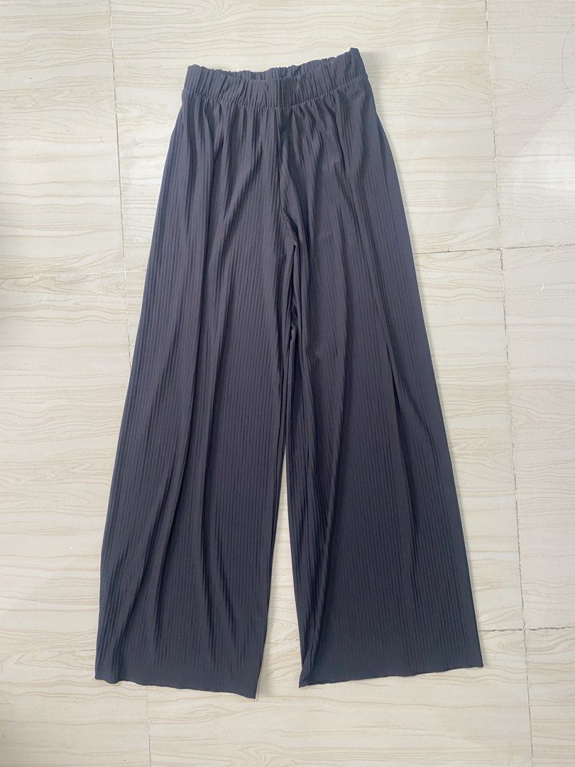 Zara trousers (Category: Other Bottoms) located in Quezon City. Submitted by shopces_ (Listing ID 1466882724, Image 1). Description: So comfy when worn Lightly used Size small 📍Cainta, Rizal 🚚 J&T / Gogo X / Lalamove Last price posted.