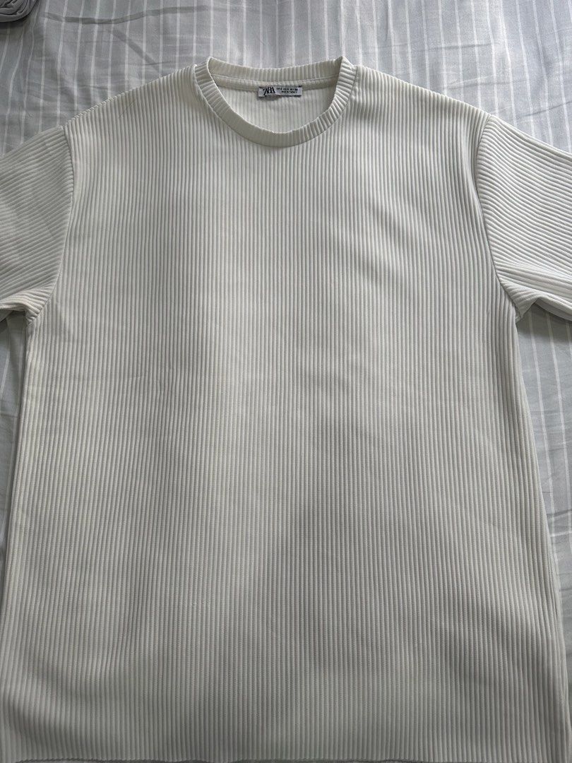 Zara White Shirt (Category: Tshirts & Polo Shirts ) located in Manila. Submitted by ilovemikunakano (Listing ID 1466913682, Image 1). Description: .