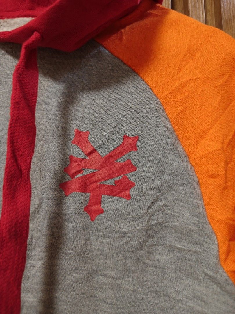 zooyork (Category: Hoodies) located in San Fernando. Submitted by SungkiThrift (Listing ID 1466927354, Image 3). Description: zooyork medium.
