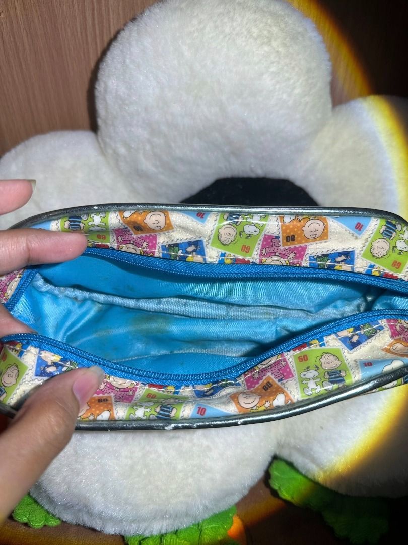 2013 Snoopy Pencil case - Stamp Designs (Category: Stationery & School Supplies) located in Quezon City. Submitted by genie.fluff (Listing ID 1419188668, Image 3). Description: ⚠️⚠️ It has pen marks inside.