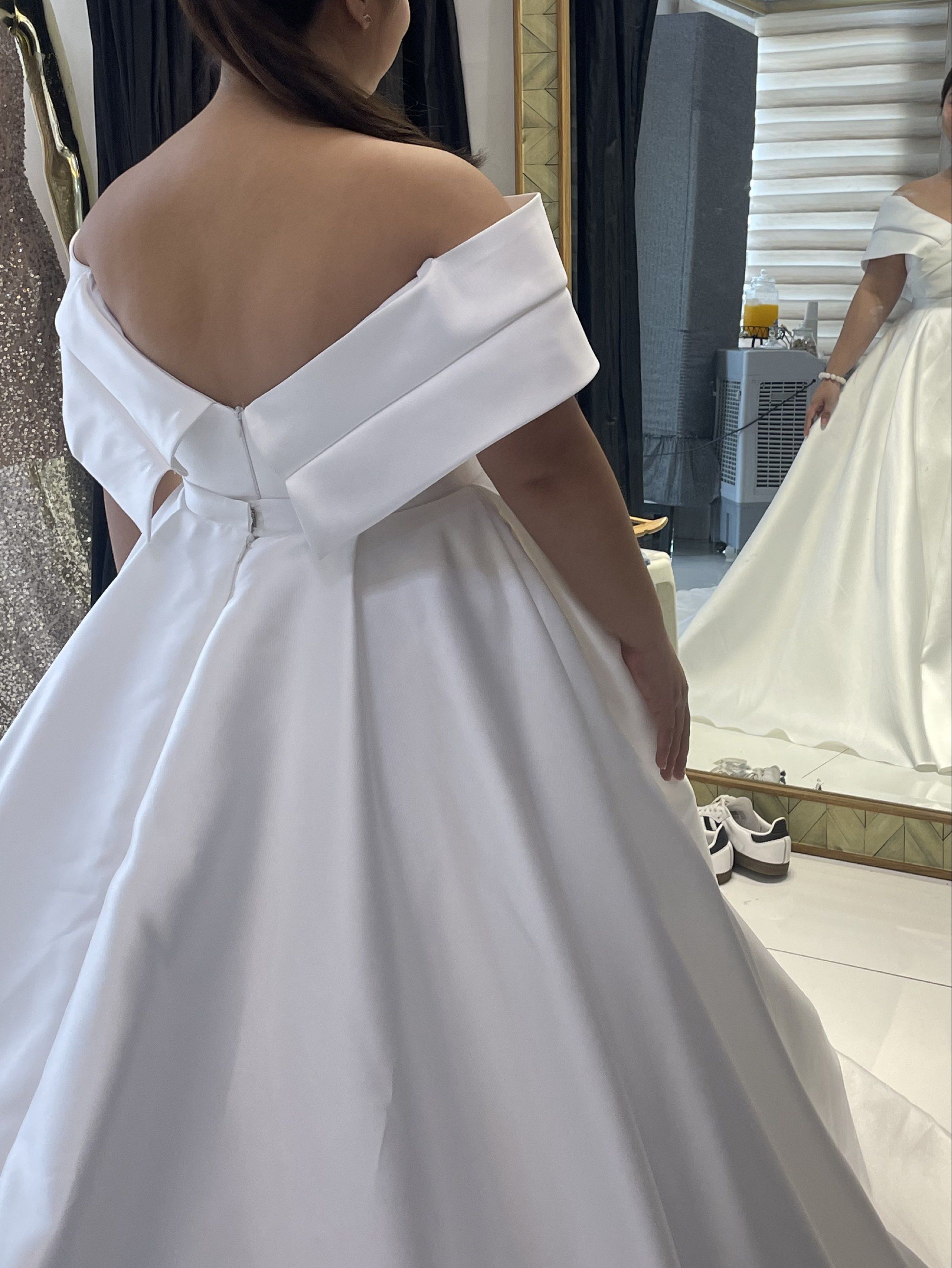 2 Way Off-Shoulder Wedding Gown (Category: Evening dresses & gowns) located in Las Pinas. Submitted by jynnette (Listing ID 1418997966, Image 3). Description: - Dry cleaned - Two way with petticoat - Mikado tela - See photos for exact measurements - Off-shoulder minimalist wedding gown - Features a fitted bodice and flowing train - Full, floor-length skirt - Smooth, white fabric - Designed by Dandy Temporosa Couture - Ideal for a classic and soph