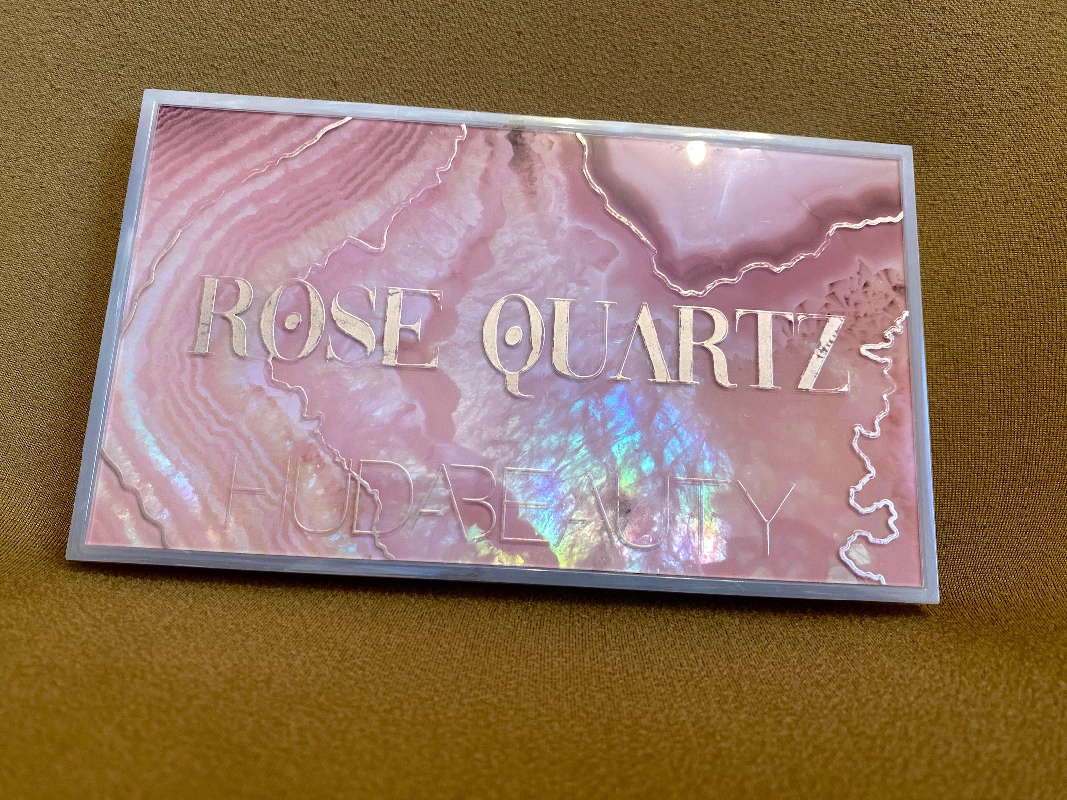 ✨ Huda Beauty Rose Quartz Eyeshadow Palette – Used Like New ✨ (Category: Makeup) located in Mandaluyong City. Submitted by prelovedphfind (Listing ID 1419001852, Image 2). Description: ✨ Huda Beauty Rose Quartz Eyeshadow Palette – Used Like New ✨ Unleash your inner glow with this stunning Huda Beauty palette inspired by the elegance of rose quartz. Features 18 ultra-flattering shades in rich mattes, creamy metallics, and dreamy shimmers – perfect