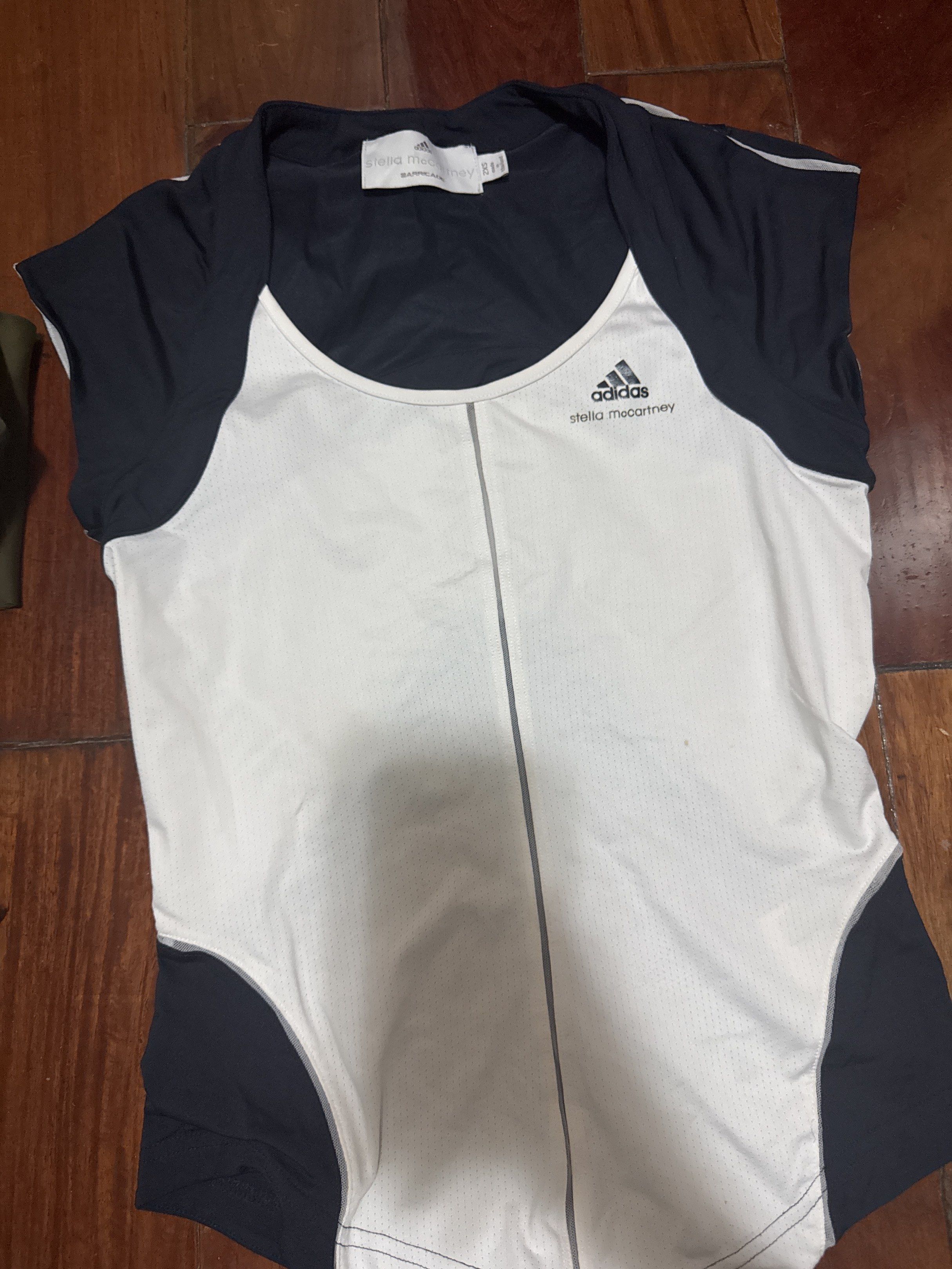 Adidas Stella McCartney Barricade Top (Category: Activewear) located in Manila. Submitted by mr_1990 (Listing ID 1418981554, Image 1). Description: - Adidas Stella McCartney Barricade top - shapes you really well! You’ll look good wearing this - Size: 2XS Got this for almost 3k RFS: doesn’t fit me anymore.