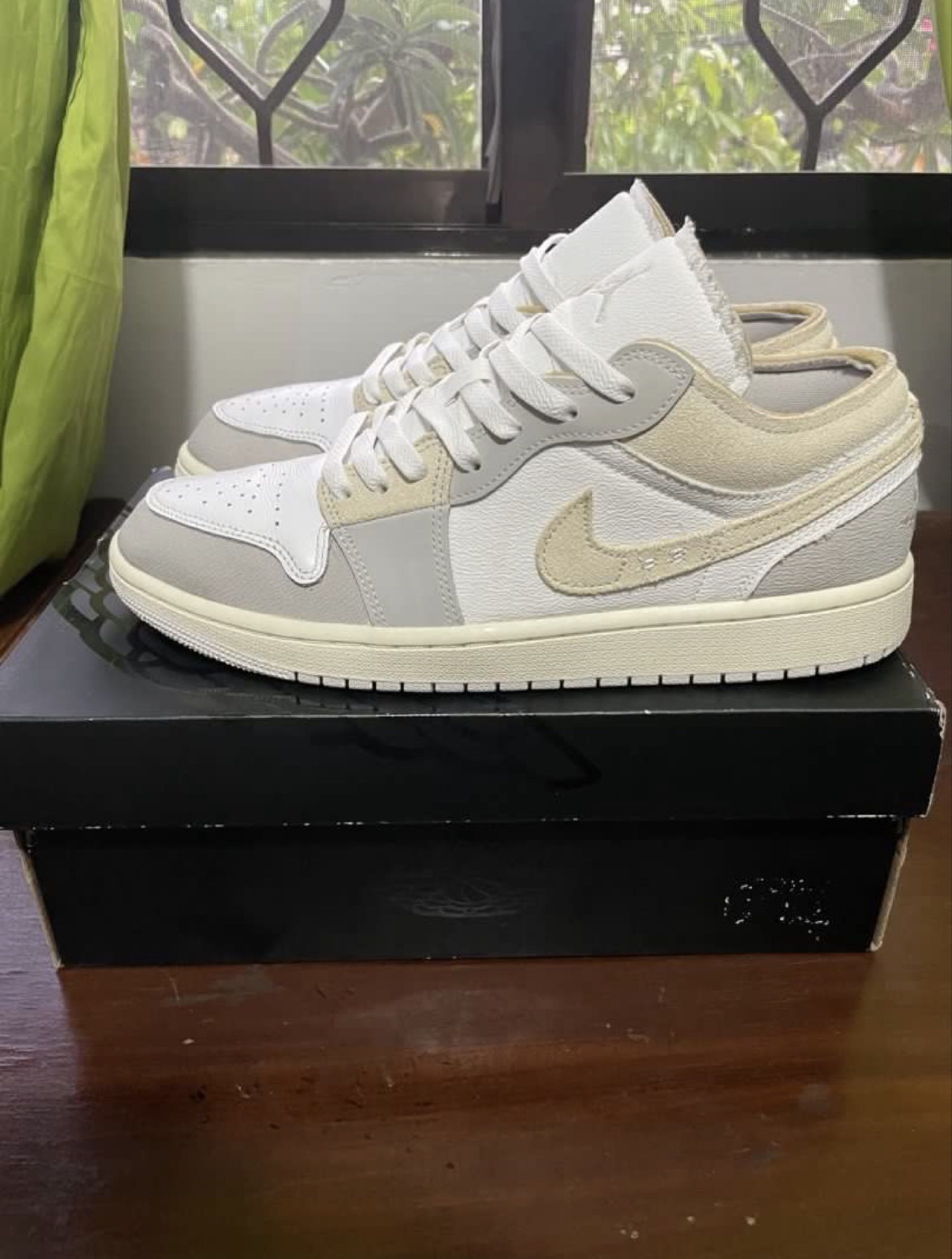Air Jordan 1 Low SE Craft (Category: Sneakers) located in Quezon City. Submitted by argonlab (Listing ID 1418987550, Image 3). Description: ⚠️⚠️ FOR SALE ⚠️⚠️ Used Jordan 1 low SE craft - Inside Out "Tech Grey" Size US 9.5mens Bought from Nike App Complete with box 2,800 php only‼️ .