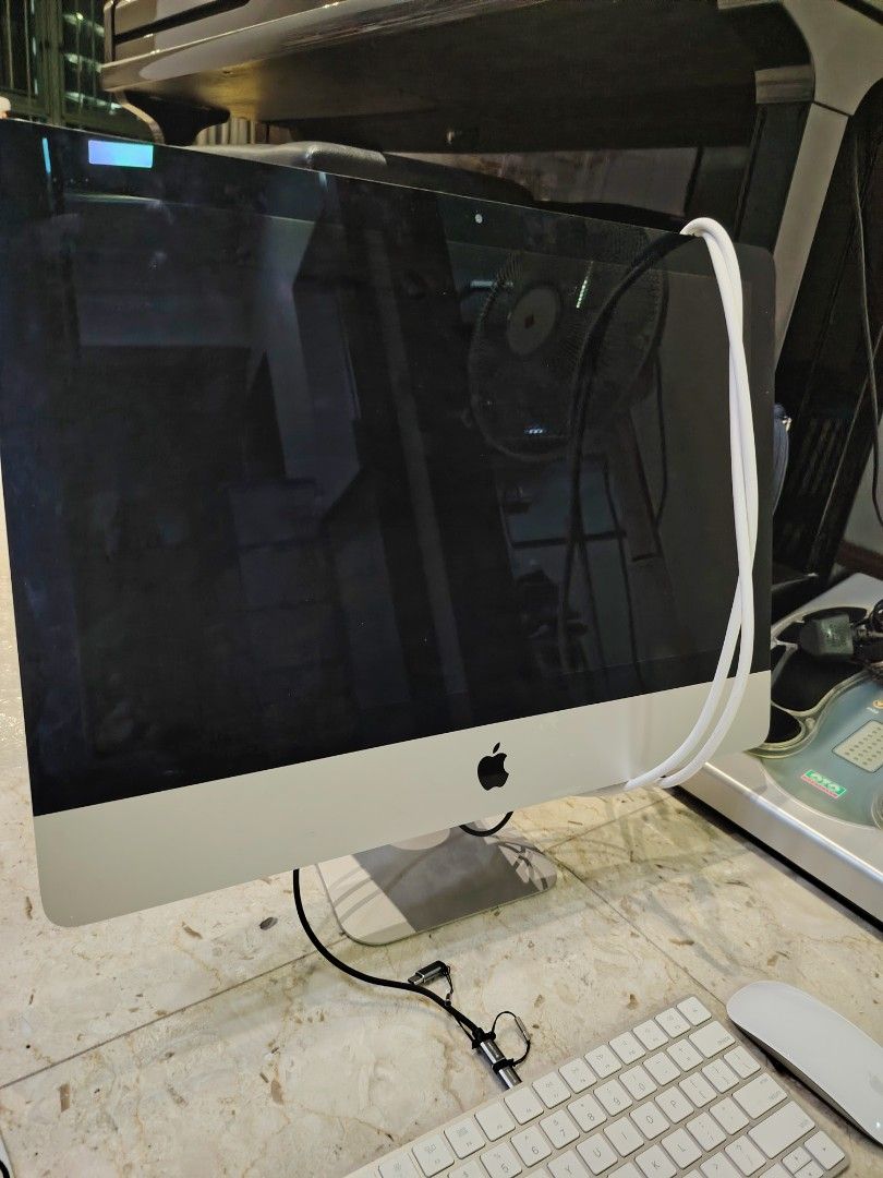 Apple iMac 2015 with keyboard and mouse65561096579201110