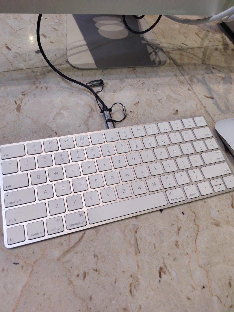 Apple iMac 2015 with keyboard and mouse65561096579201111