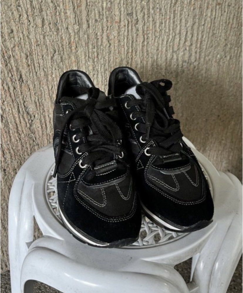 Authentic Geox womens black wedge sneakers (Category: Sneakers) located in Paranaque City. Submitted by momochiii24 (Listing ID 1419109653, Image 3). Description: Authentic Geox womens black wedge sneakers italian patent Leather suede SIZE: 38 chat if interested payment via gcash courier lalamove/ggx shipping fee(buyer).