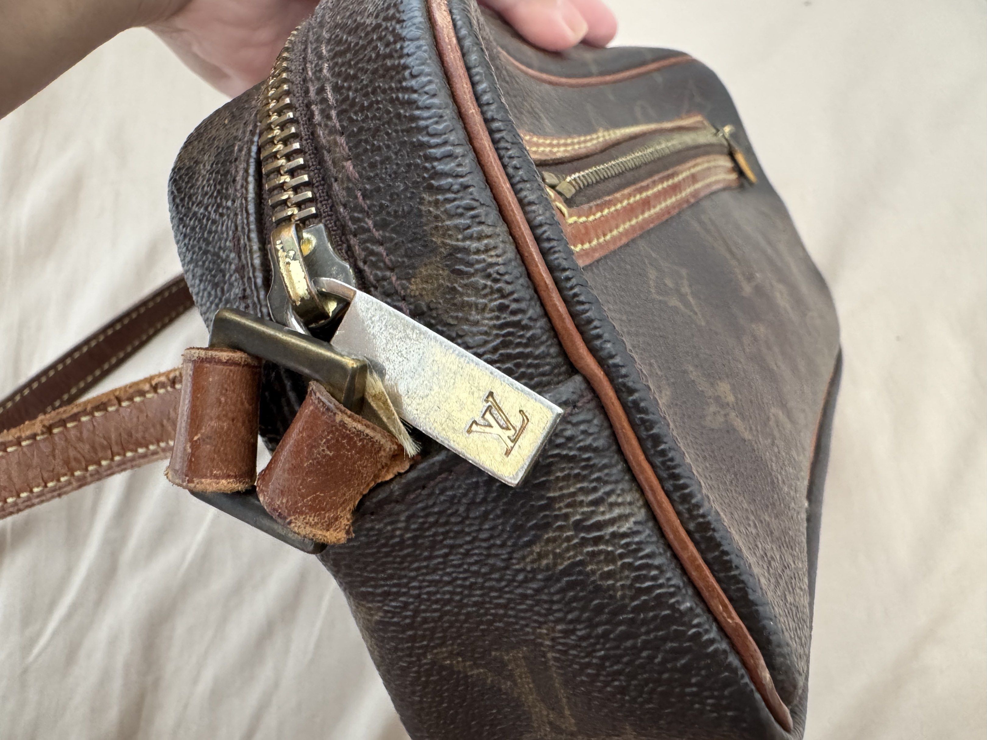 Authentic LV kili kili bag (Category: Luxury Bags & Wallets) located in Bacolod City. Submitted by lovedcorner (Listing ID 1418987863, Image 3). Description: Negotiable. No inclusion..
