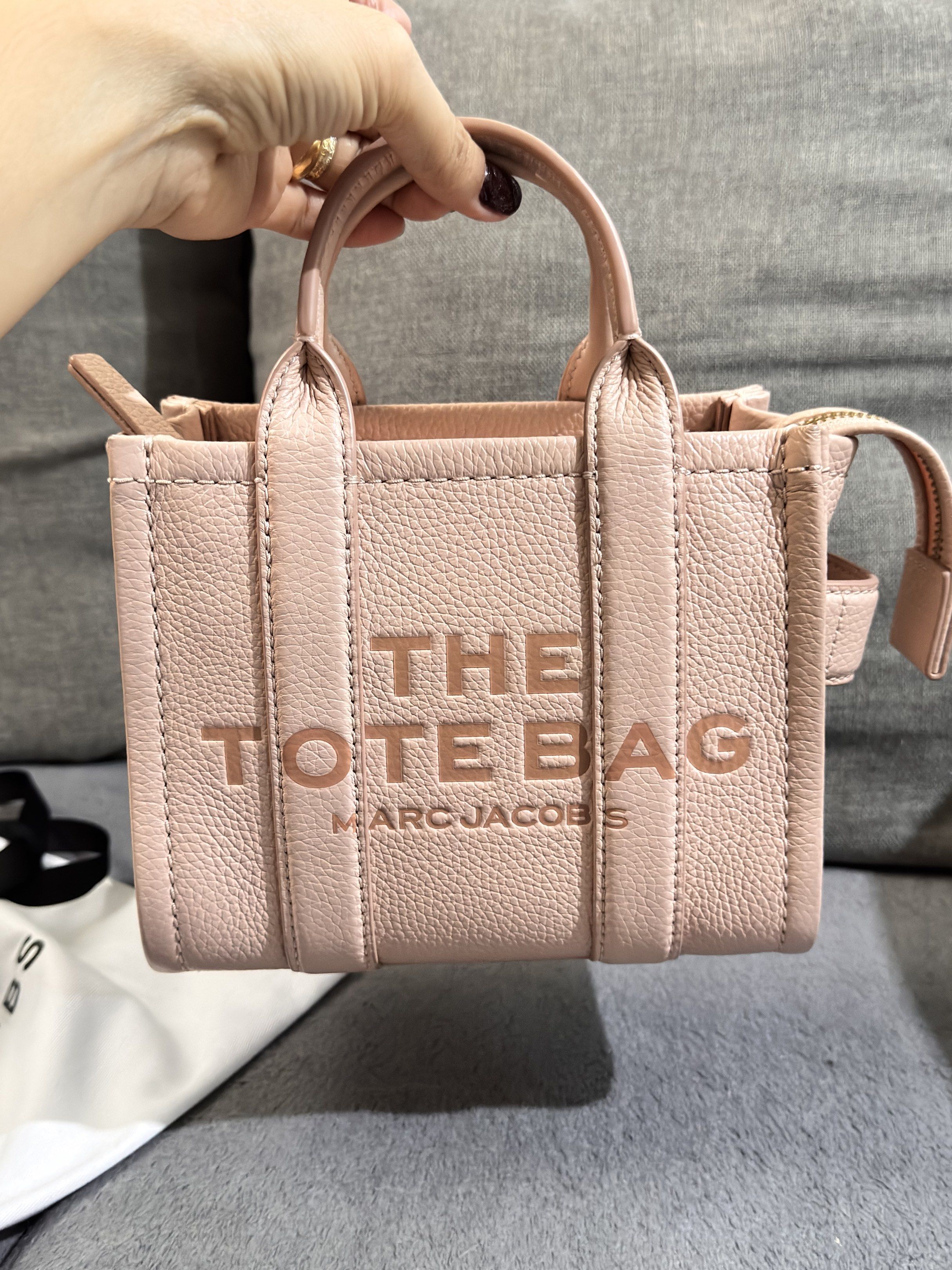 Authentic Marc Jacobs Mini Tote Blush Pink two way bag (Category: Luxury Bags & Wallets) located in Cainta. Submitted by affordableprelovedstuff (Listing ID 1418981619, Image 2). Description: Inclusions: Dustbag,cards, two original extra straps. .