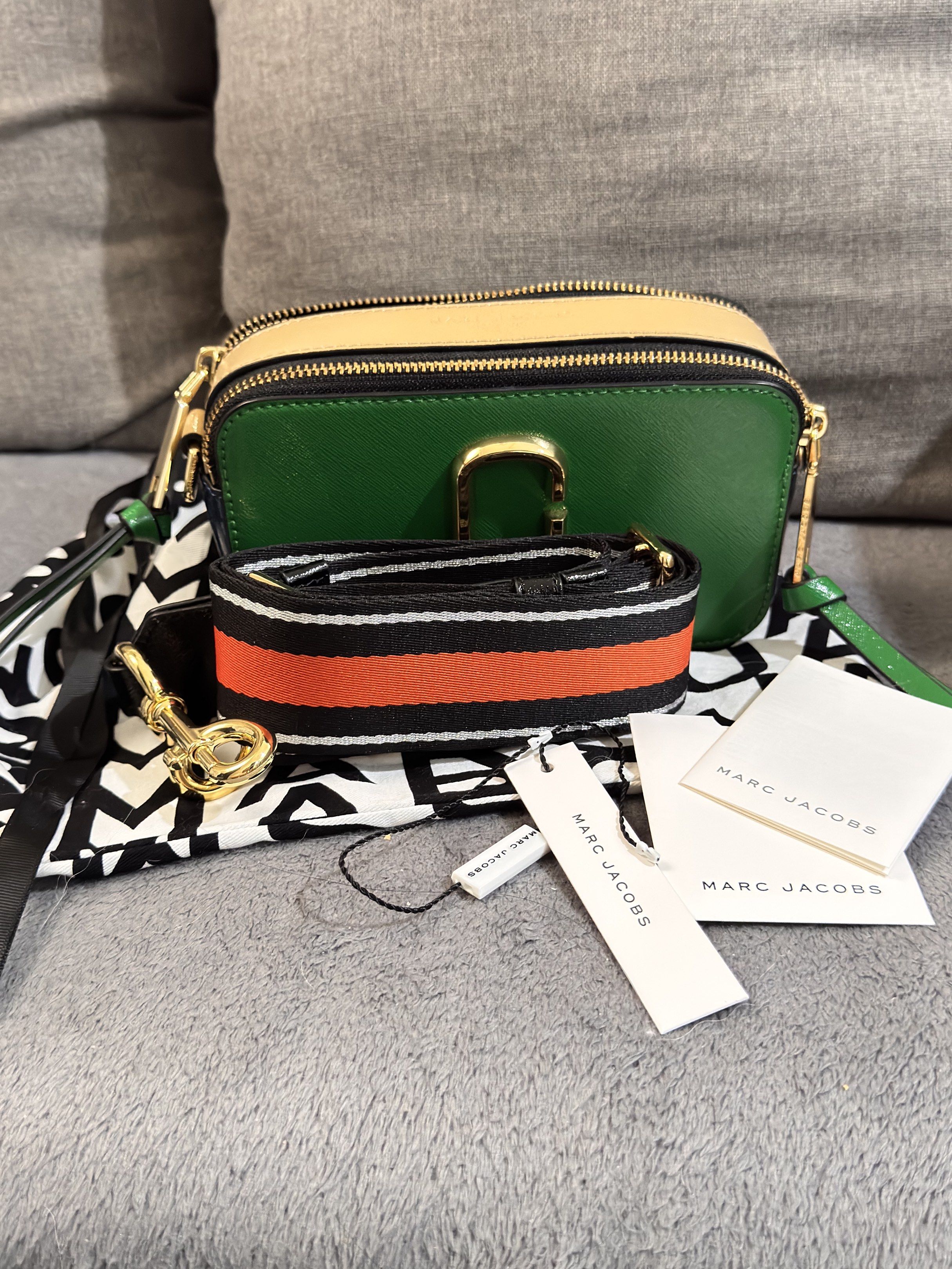 Authentic Marc Jacobs Snapshot Bag (Category: Luxury Bags & Wallets) located in Cainta. Submitted by affordableprelovedstuff (Listing ID 1418983628, Image 1). Description: Used once like new condition Inclusions: dustbag, cards,strap. 100% original .