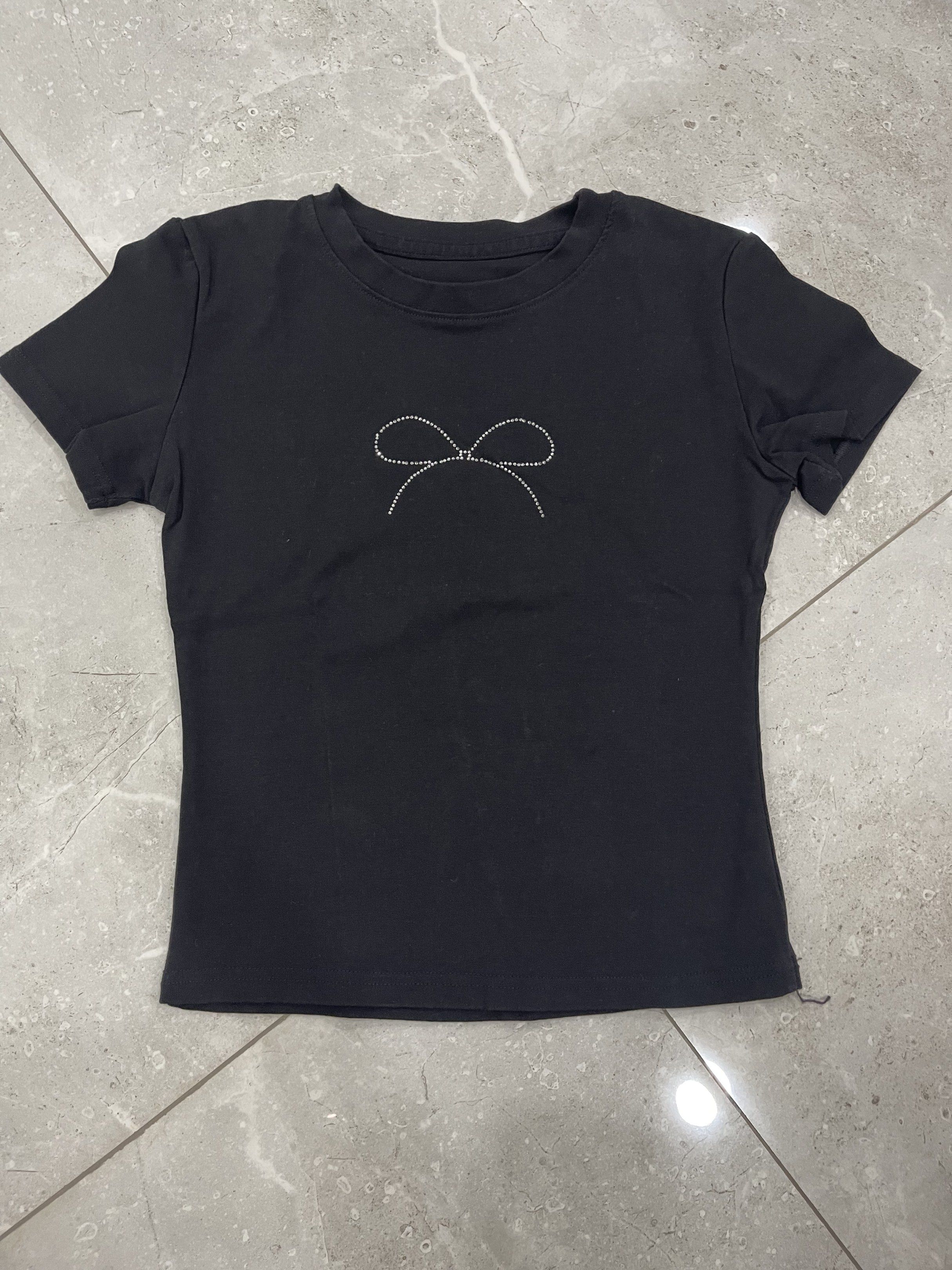 BASIC TOPS (Category: Shirts) located in Puchong. Submitted by chloeeelxh (Listing ID 1419178947, Image 2). Description: Worn ONCE OR TWICE ONLY Fits XS-S, buy 5 items and above Inc postage Perfect basics for school, casual wear, lounge wear.